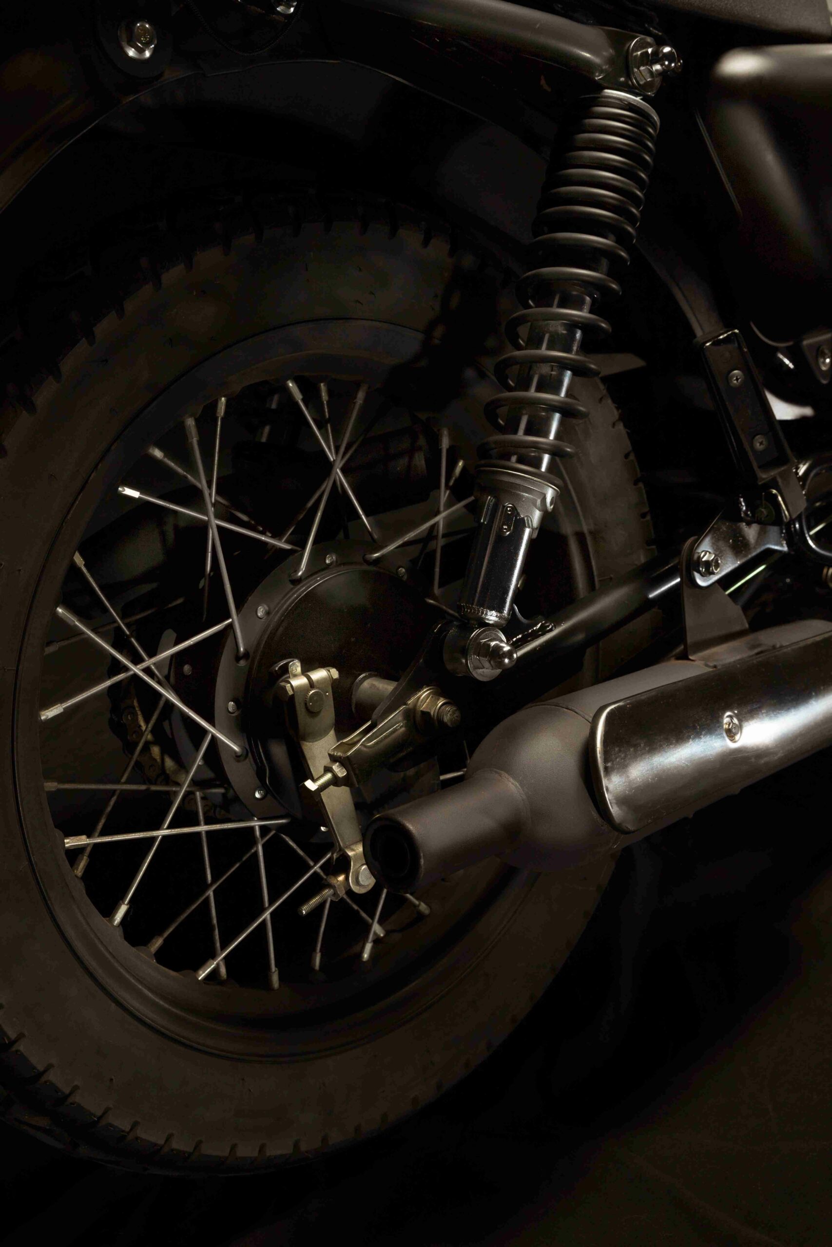 wheels-cafe-racer-style-motorbike_11zon